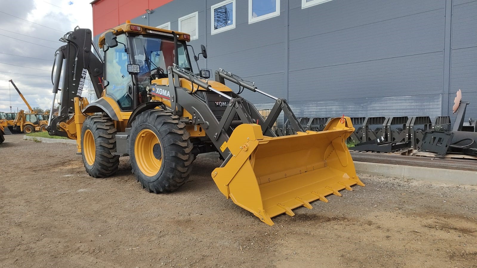 Экскаватор-погрузчик XG765-4TX